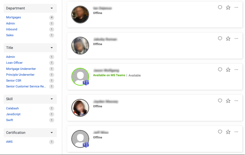 Esta imagen es una captura de pantalla de los usuarios disponibles en el directorio de Genesys Cloud. La imagen muestra el estado disponible del usuario de Microsoft Teams.